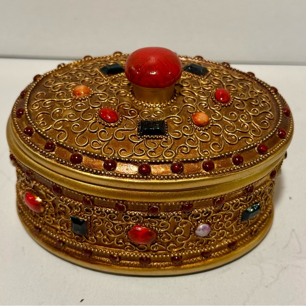 Vintage Jeweled Gilt Jewelry Trinket Box Sz 4”x3”